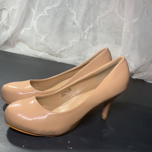Bella Marie “Kylie -2 Nude Patent Leather Snip Toe Heels - Picture 3 of 6